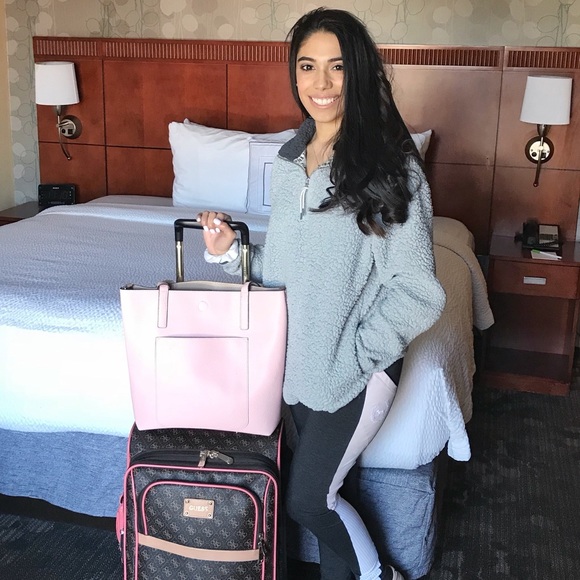 Meet your Beauty Blogger, Desiree - Picture 4 of 7